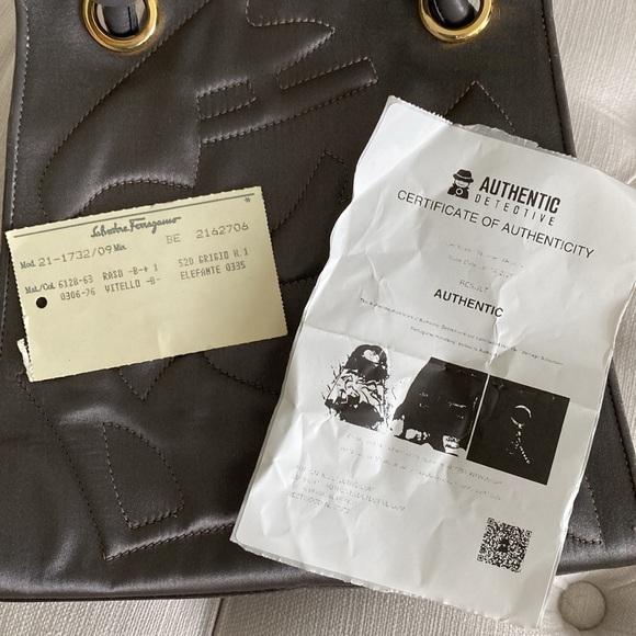 SALVATORE FERRAGAMO handbag - Picture 9 of 11